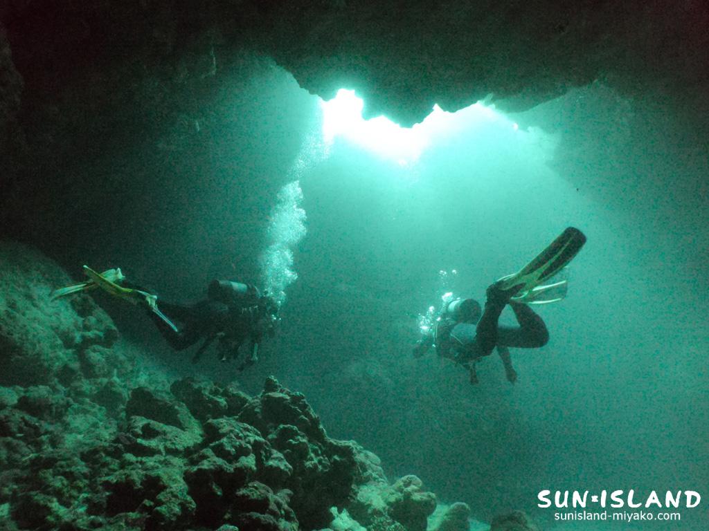 伊良部島ダイビングスポット『クロスホール』