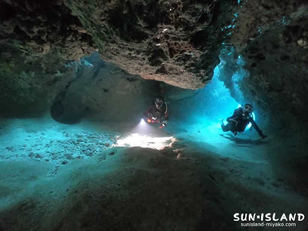 下地島ダイビングスポット『ムーンライトホール』