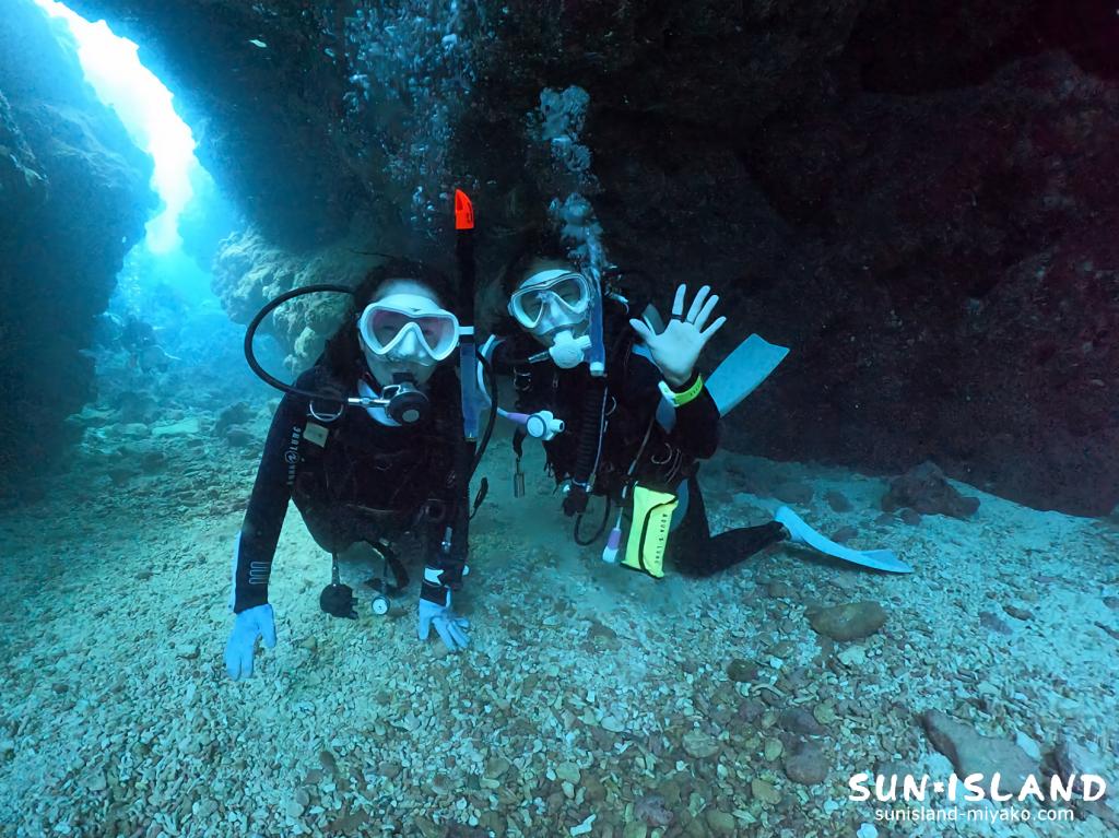 宮古島 地形ダイビング 少人数制でゆっくり潜るガイド風景