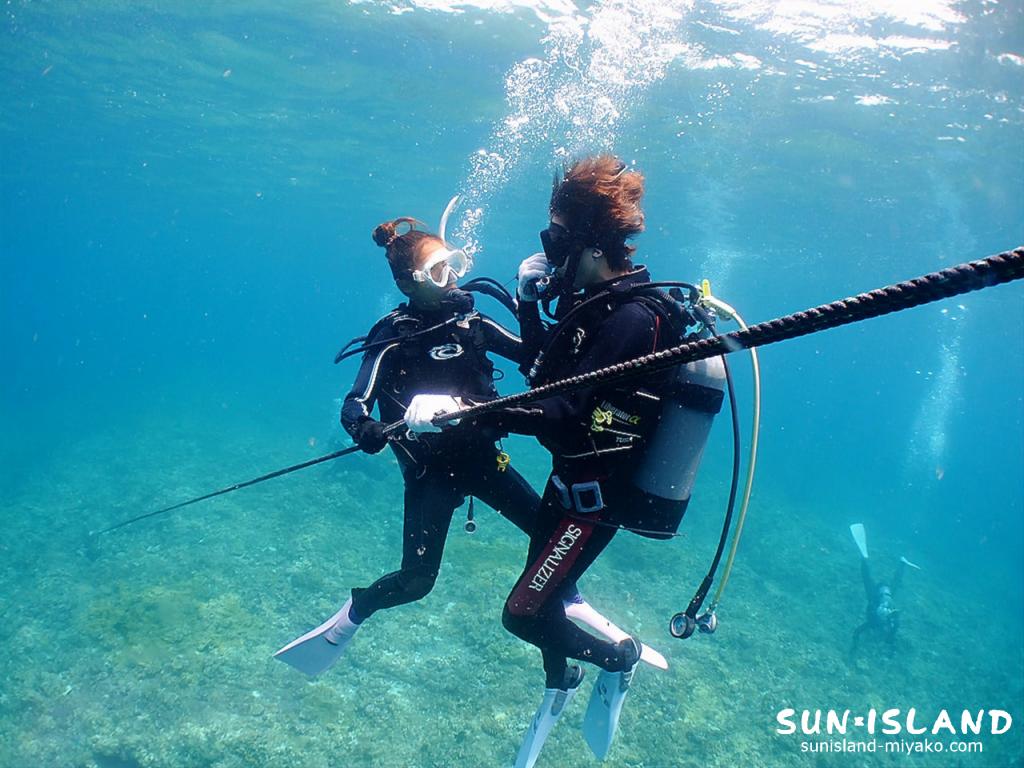 水中での不安を解消するためマンツーマンでサポートする宮古島サンアイランドの体験ダイビング