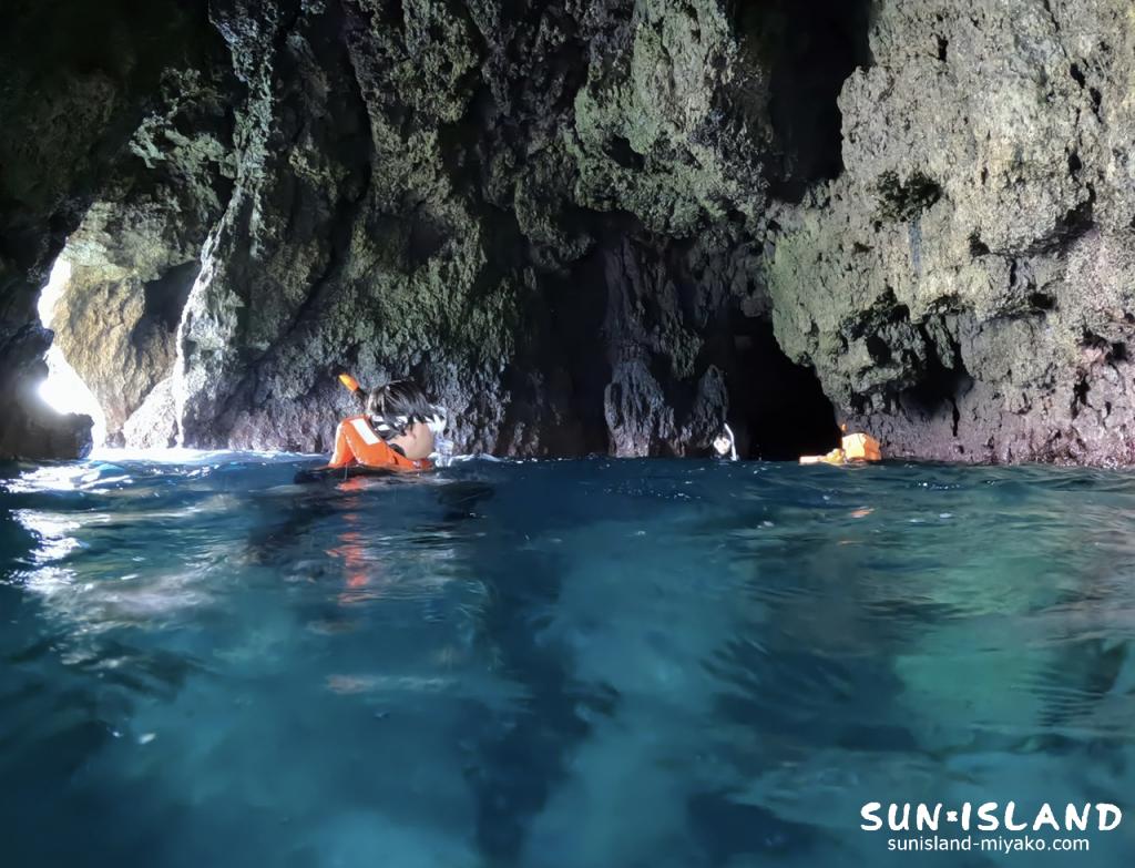 スノーケリング 青の洞窟