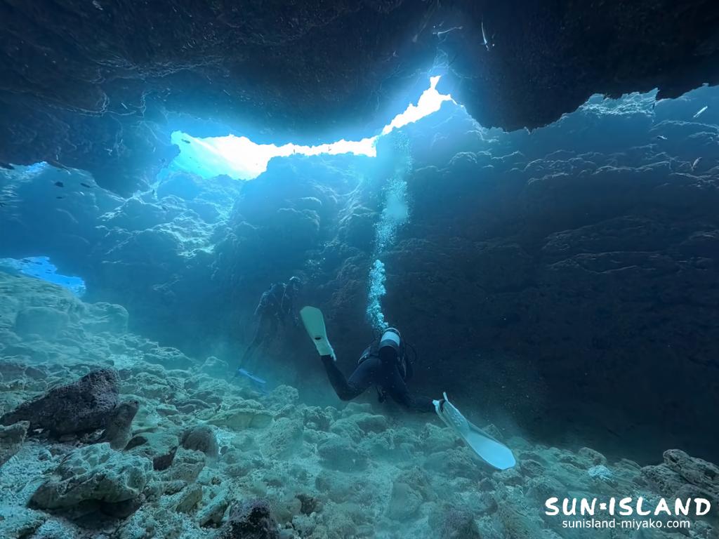 中の島チャネルの幻想的なクレパス