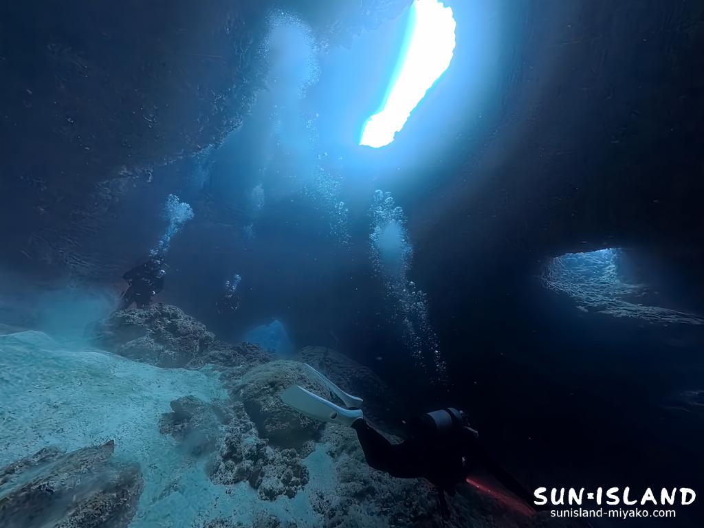 宮古島ダイビング 女王の部屋 ホール 地形