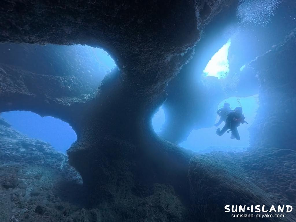 宮古島ダイビング アントニガウディ 5つの穴 青 透視度30m