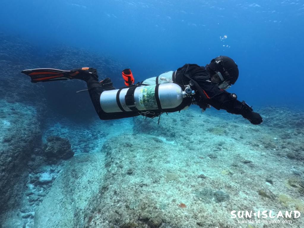 宮古島ダイビング カバーンダイビング 中性浮力 ホバーリング 洞窟 ケーブダイビング