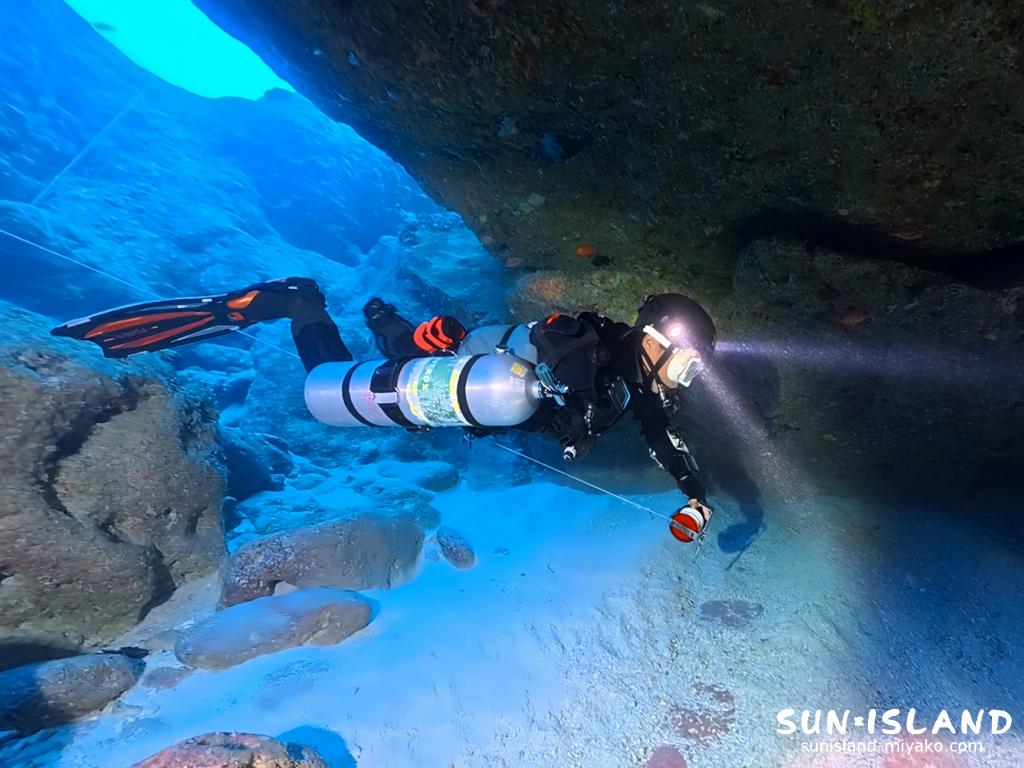 宮古島ダイビング カバーンダイビング ライン設置 洞窟 クロスホール ケーブダイビング練習
