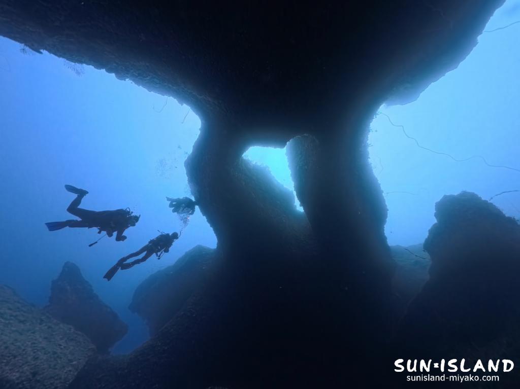 宮古島ダイビング L字アーチ 伊良部島 地形 GW アーチ