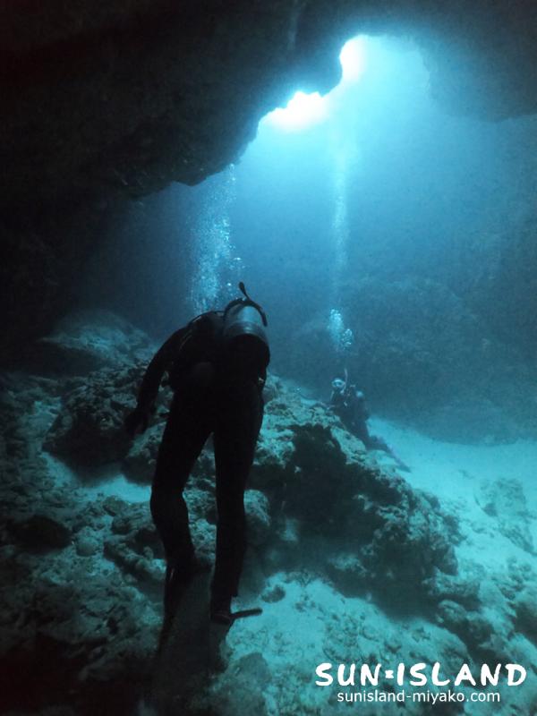 伊良部島ダイビングスポット「クロスホール」
