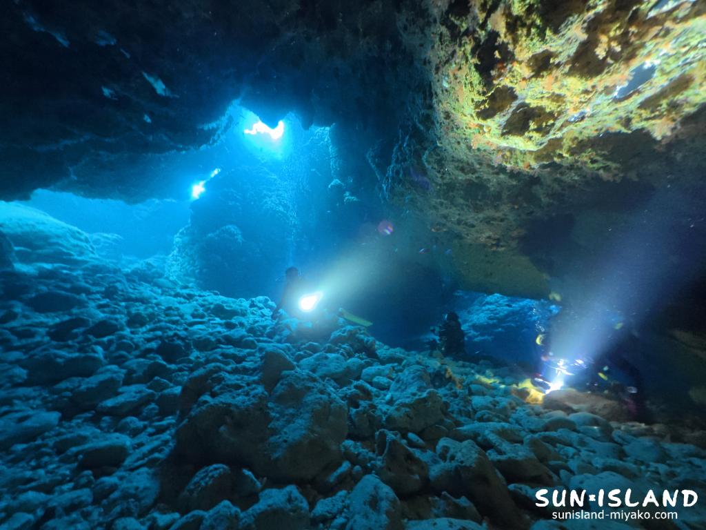 ダイビングスポット『グーニーズケーブ』