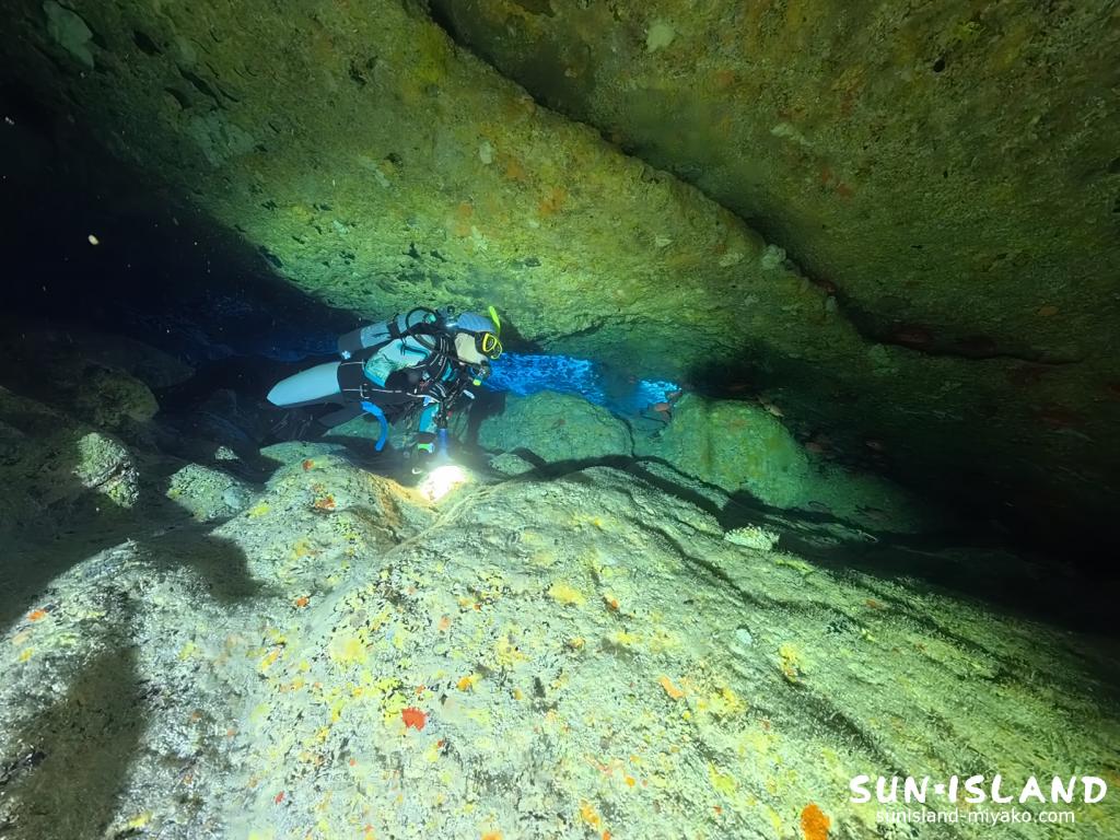伊良部島ダイビングスポット ワープホールの地形