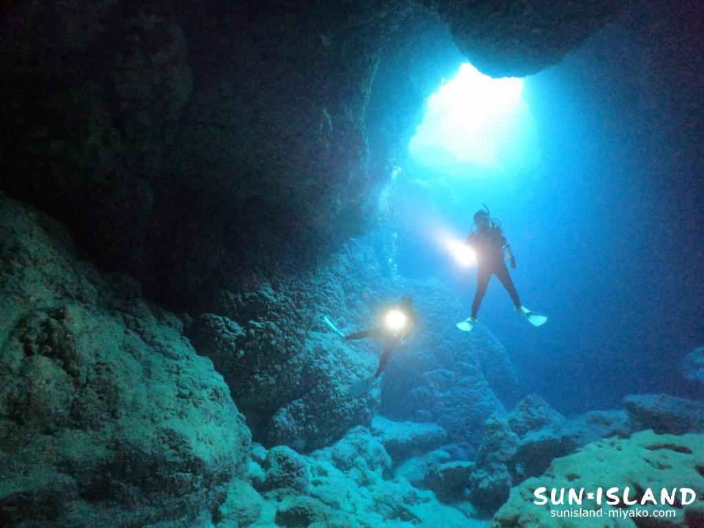 宮古島下地島ダイビングスポット・マリンレイクの水中オーロラと汽水のグラデーション