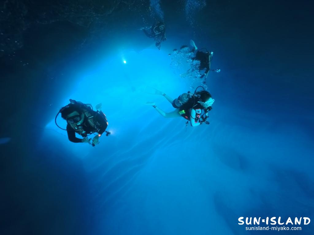 宮古島通り池ダイビング・外洋を望む紺碧のブルーと真っ白な砂地