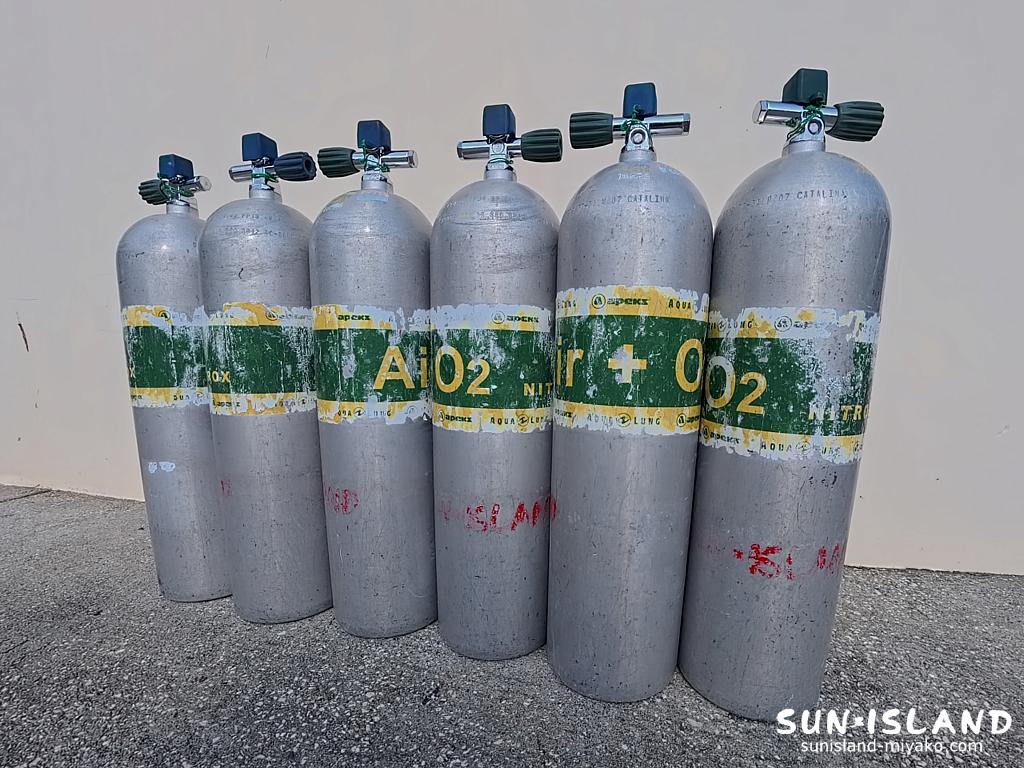エンリッチドエアの専用タンク(黄色いラベル)がずらりと並んでいる