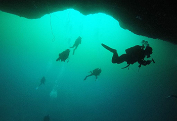 宮古島三大地形スポットの一つ【通り池】