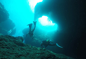 宮古島の中でも比較的最大水深が浅めの【ダブルアーチ】