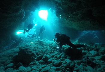 宮古島三大地形スポットその参【魔王の宮殿】