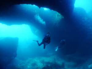 伊良部島、Ｌ字アーチ