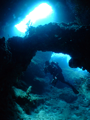 伊良部島、Zアーチ