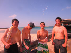 ビーチで海あそび!!