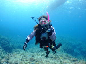 ドライスーツでダイビング