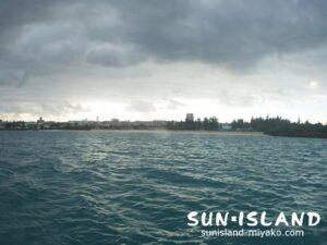 パイナガマビーチ沖