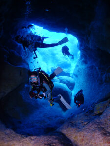 スネークホール