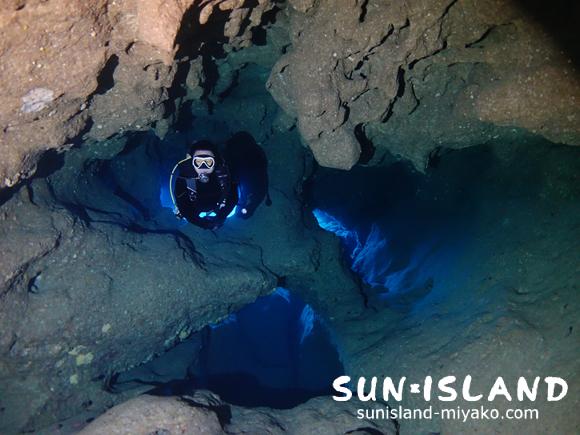 ミニ通り池を泳ぐKさん