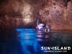 宮古島のダイビングポイント、スネークホール