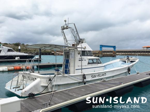 時化の前に対策をする船