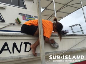 船のワックスがけ、スタッフ和田