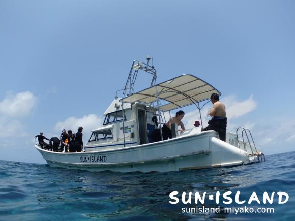 サンアイランドの船の上でくつろぐお客様