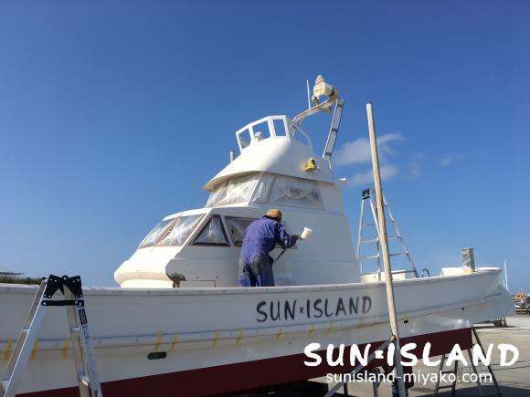 修繕最中のダイビング船・ゆがふ