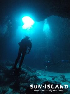 今日の1ダイブ目『クロスホール』