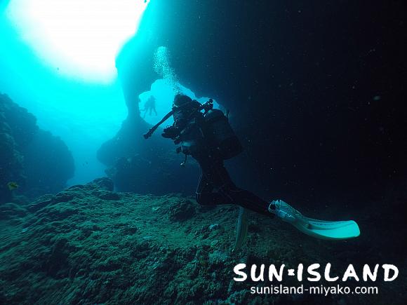 今日のゲストと潜るダブルアーチ