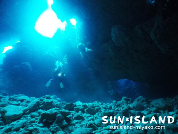 宮古島三大地形ポイント『魔王の宮殿』のエントランス