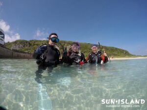 ビーチ体験ダイビングにご参加されたUさんたち