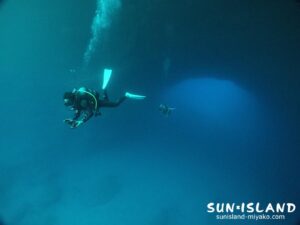 宮古島を代表する三大地形ポイント『通り池』