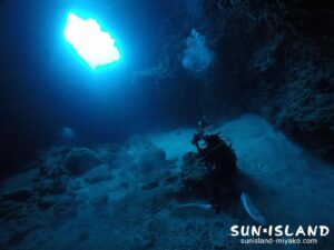 宮古島ダイビングスポット『女王の部屋』