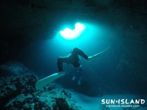 伊良部島ダイビングスポット【クロスホール】