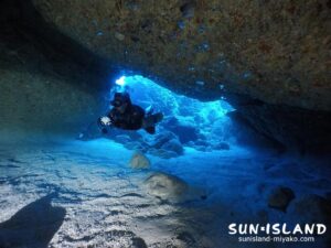 伊良部島ダイビングスポット【クロスホール】