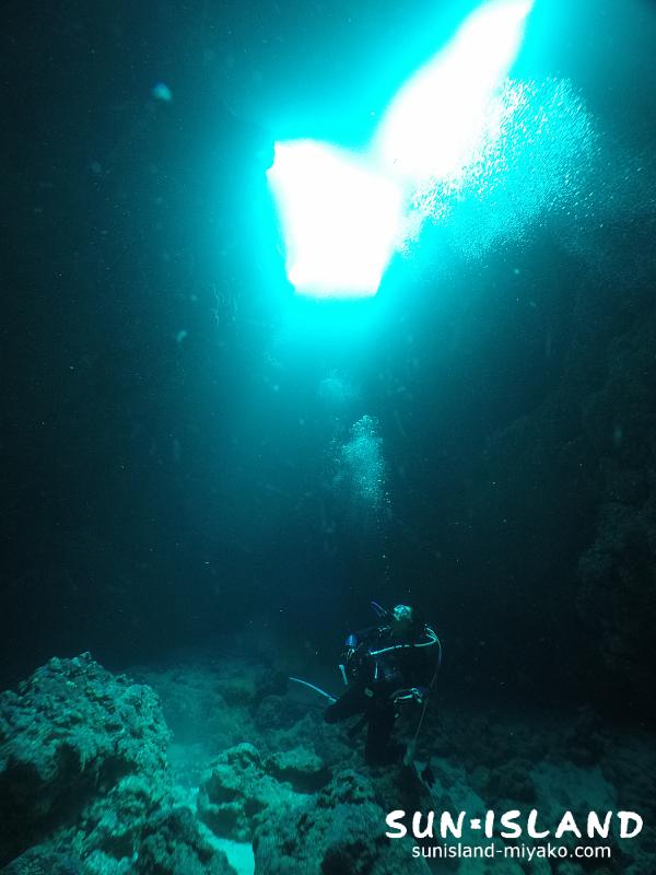 伊良部島ダイビングスポット【クロスホール】