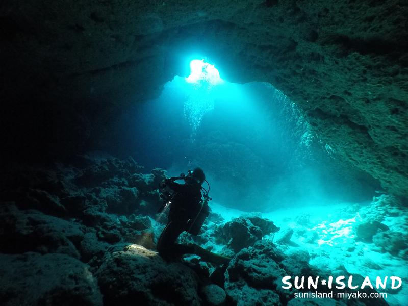 伊良部島ダイビングスポット【クロスホール】