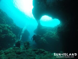 伊良部島ダイビングスポット【ダブルアーチ】