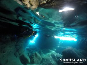 伊良部島ダイビングスポット・ポイント【青の洞窟】