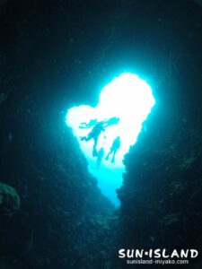 伊良部島ダイビングスポット【ダブルアーチ】