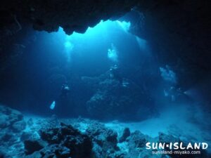 伊良部島ダイビングスポット【クロスホール】