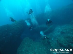 伊良部島ダイビングスポット【L字アーチ】