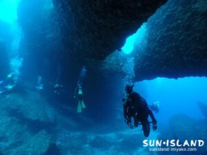 伊良部島ダイビングスポット【L字アーチ】