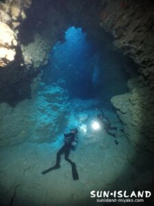 下地島ダイビングスポット【魔王の宮殿】