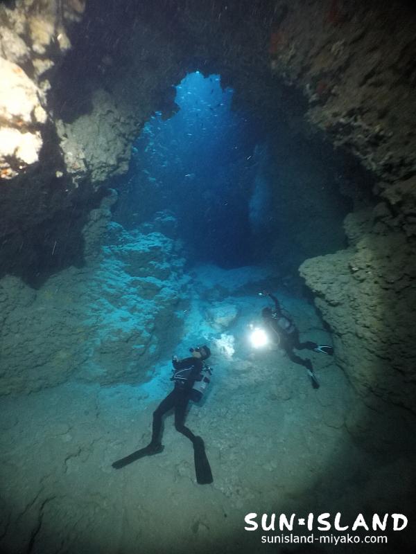 下地島ダイビングスポット【魔王の宮殿】